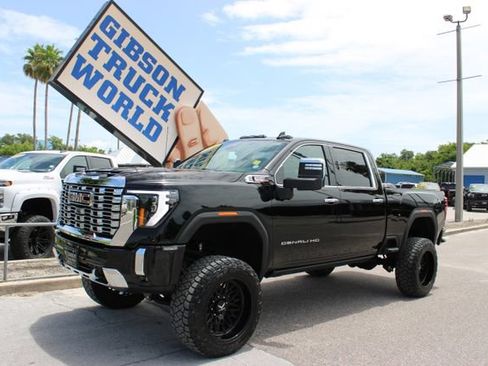 Used 2025 GMC Sierra 2500 Denali w/ Denali Reserve Package AWD/4WD image 1