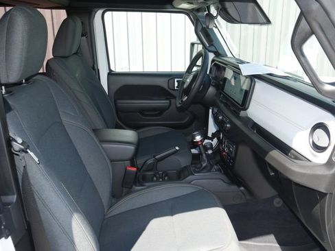 Used 2025 Jeep Wrangler Sport AWD/4WD image 24