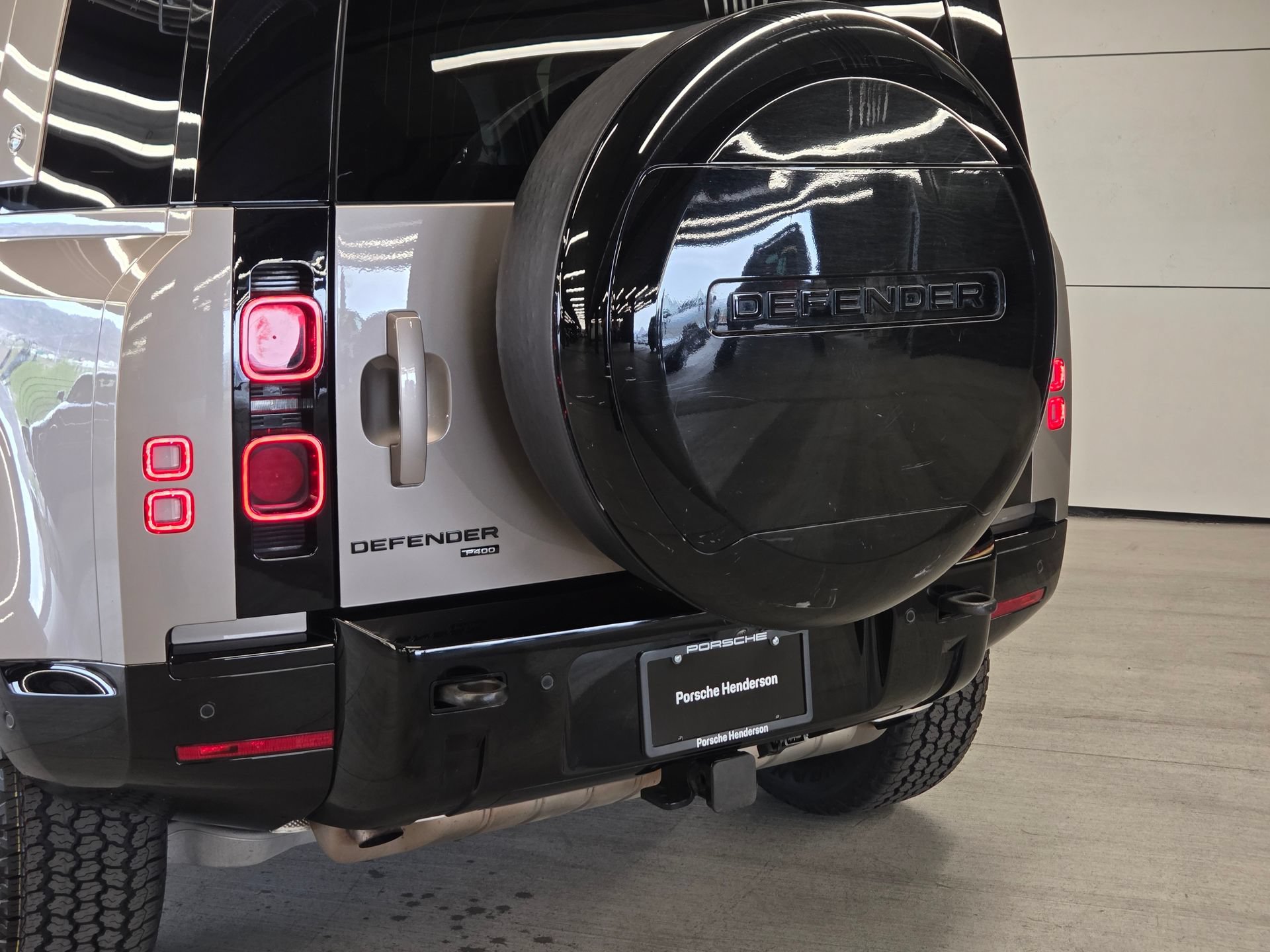 Used 2023 Land Rover Defender 110 X-Dynamic SE AWD/4WD image 8