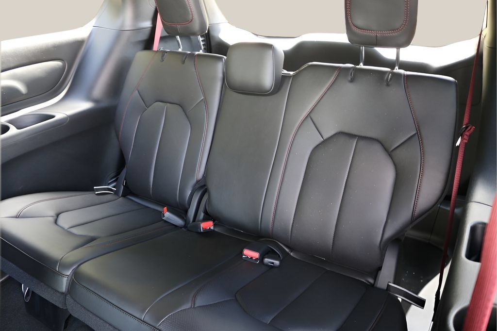New 2027 Chrysler Pacifica Select FWD image 16