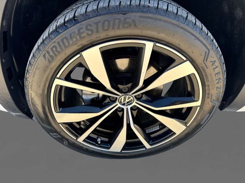 Used 2025 Volkswagen Atlas SEL Premium R-Line image 8