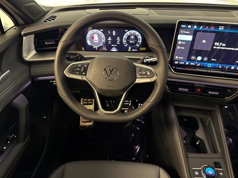 New 2026 Volkswagen Tiguan SE R-Line AWD/4WD image 13