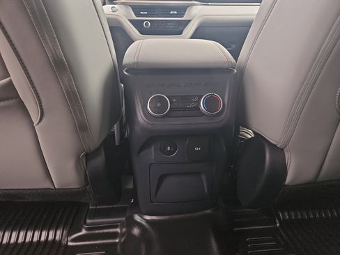 Used 2025 Ford Explorer Active w/ Active Comfort Package RWD image 20