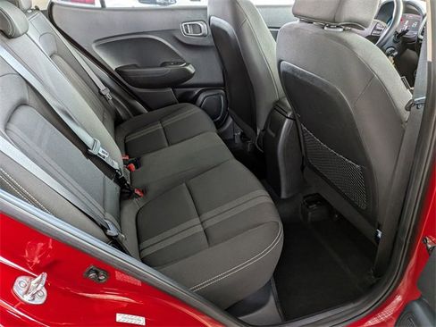 Used 2023 Hyundai Venue SEL image 33