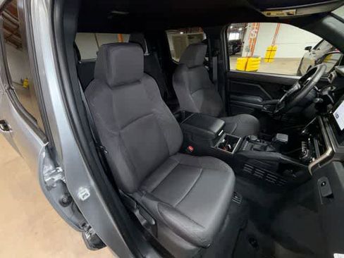 Certified 2025 Toyota Tacoma SR5 AWD/4WD image 16