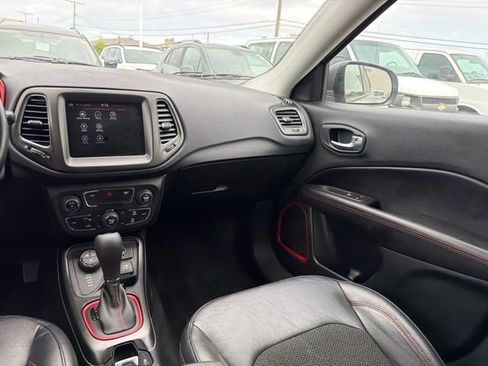 Used 2018 Jeep Compass Trailhawk AWD/4WD image 22