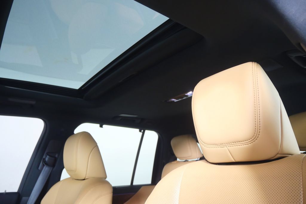 Used 2026 Lexus LX 700h Luxury w/ Appearance Package AWD/4WD image 13