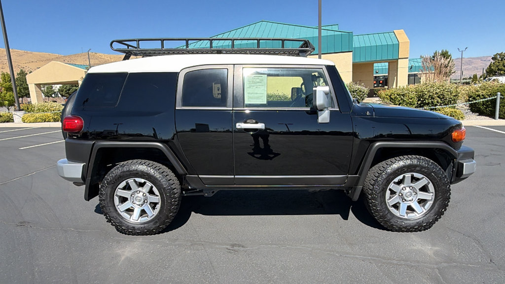 Used 2014 Toyota FJ Cruiser 4WD w/ Upgrade Package image 2