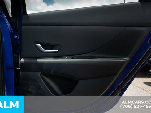 Used 2022 Hyundai Elantra Limited image 32