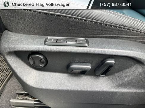 Used 2023 Volkswagen Atlas Cross Sport SEL R-Line AWD/4WD image 27