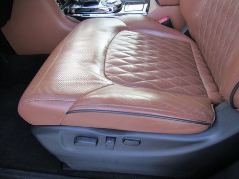 Used 2018 INFINITI QX80 Base w/ Deluxe Technology Package image 19