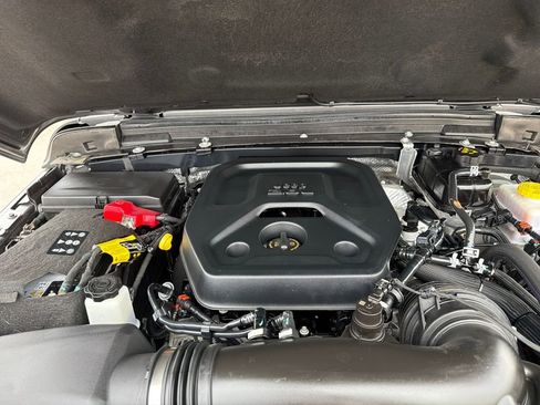 Used 2025 Jeep Wrangler Unlimited Rubicon image 16