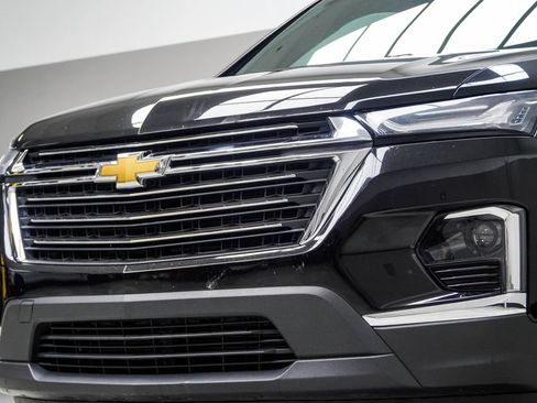 Used 2023 Chevrolet Traverse LT w/ LPO, Floor Liner Package AWD/4WD image 2