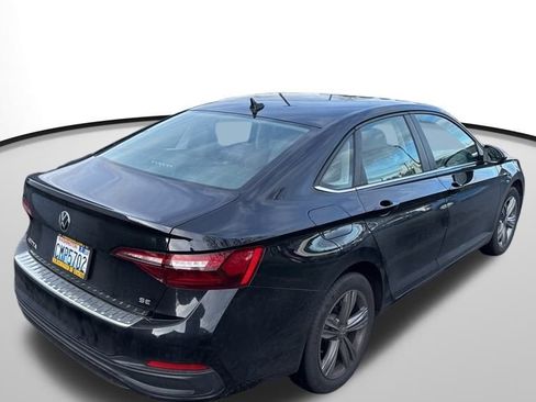 Used 2024 Volkswagen Jetta SE image 3