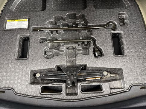 Used 2018 Toyota Camry SE w/ Convenience Package FWD image 34
