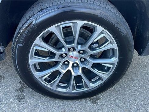 Used 2025 GMC Yukon XL Denali image 30
