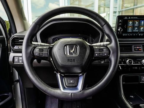 Used 2025 Honda Pilot Elite image 15