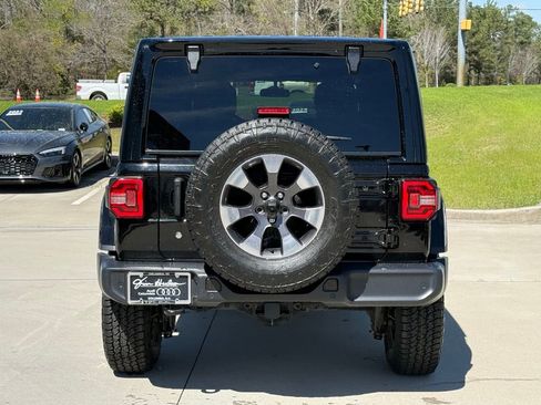 Used 2018 Jeep Wrangler Unlimited Sahara image 12