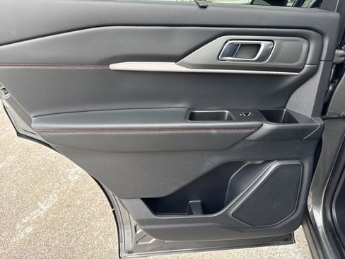 Used 2025 Ford Explorer ST-Line w/ Premium Package image 32