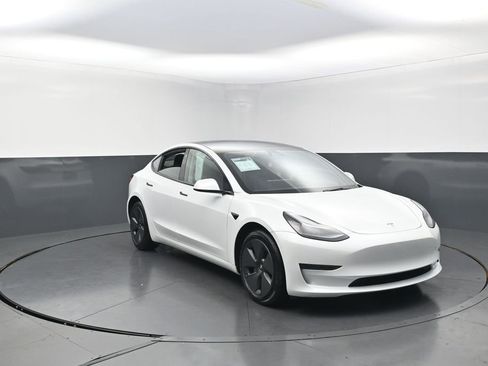 Used 2023 Tesla Model 3 Standard Range RWD image 2