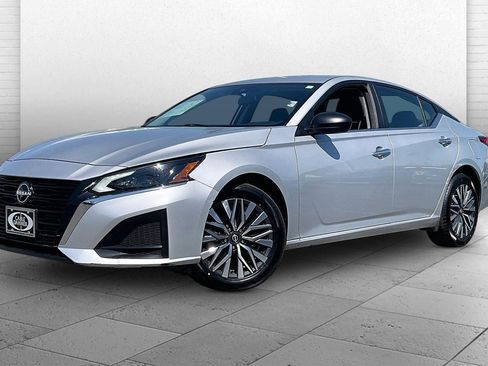 Used 2024 Nissan Altima 2.5 SV AWD/4WD image 13