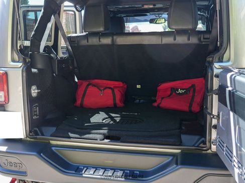 Used 2016 Jeep Wrangler Unlimited Rubicon image 92