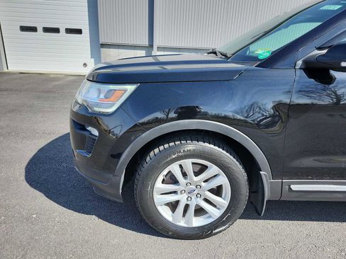 Used 2018 Ford Explorer XLT w/ Equipment Group 202A image 10