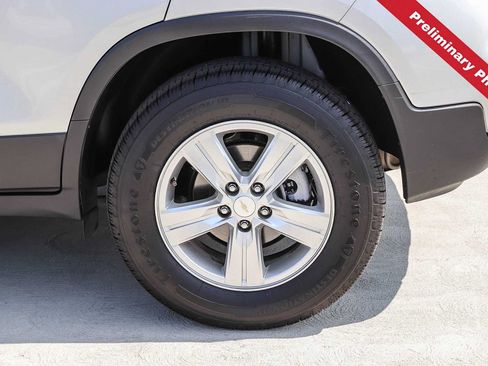 Used 2022 Chevrolet Trax LT w/ Driver Confidence Package AWD/4WD image 11
