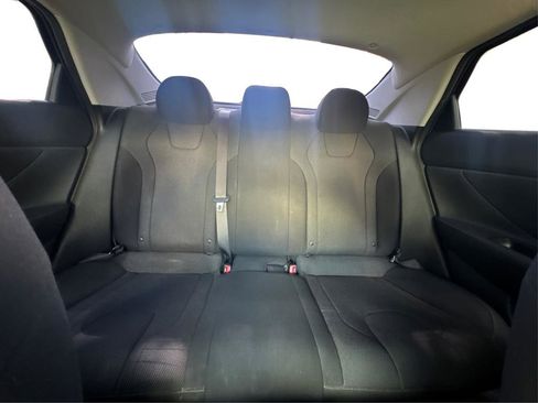 Used 2021 Hyundai Elantra SE image 13