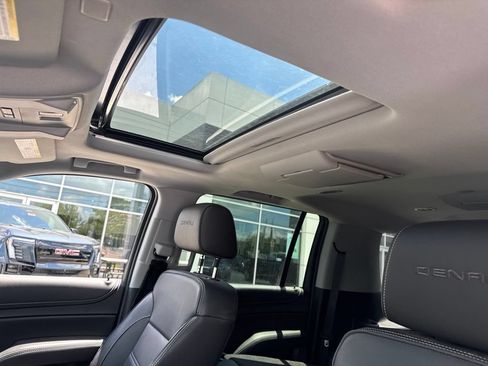 Used 2018 GMC Yukon XL Denali w/ Denali Ultimate Package AWD/4WD image 13