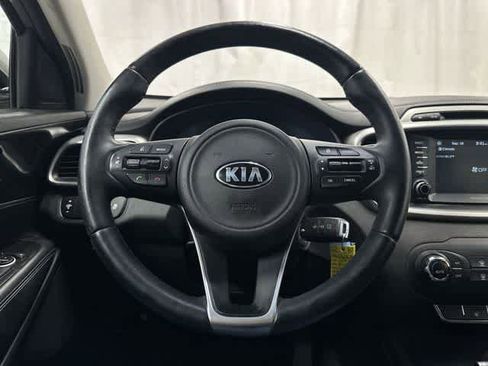 Used 2017 Kia Sorento LX w/ LX Convenience Package image 16
