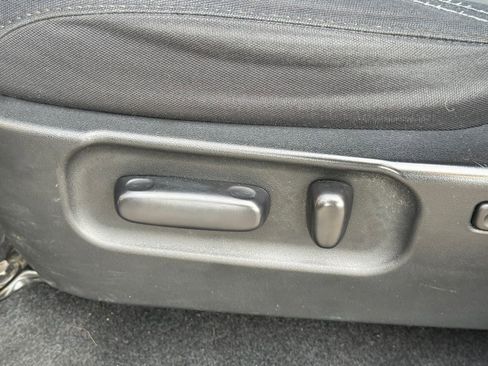 Used 2020 Toyota Tacoma TRD Off-Road w/ Technology Package image 19