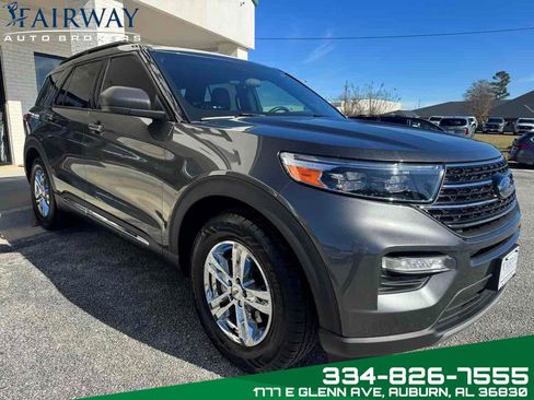 Used 2020 Ford Explorer XLT w/ Equipment Group 202A image 4
