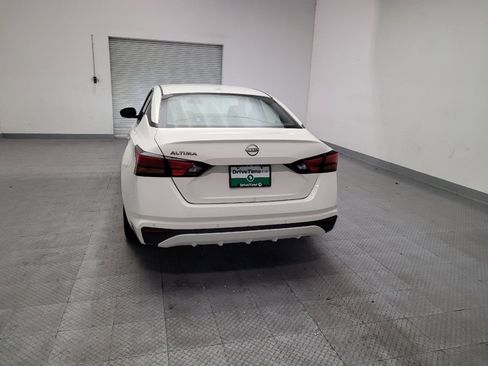 Used 2025 Nissan Altima 2.5 SV FWD image 6