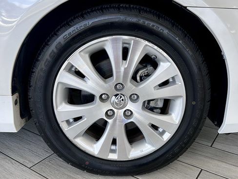 Used 2011 Toyota Avalon FWD image 19