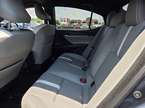 Used 2026 Toyota Camry SE w/ Convenience Package FWD image 5