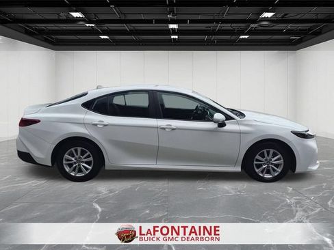 Used 2025 Toyota Camry LE FWD image 6