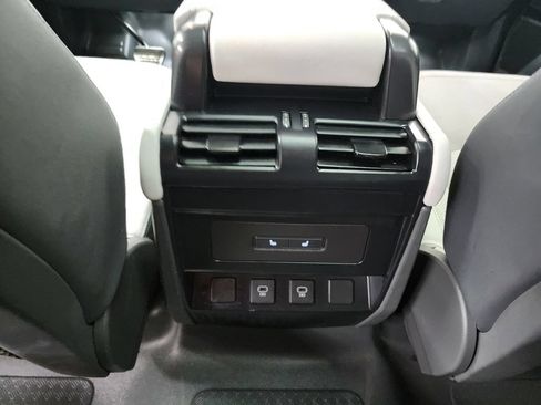 Used 2025 Land Rover Defender 110 X AWD/4WD image 27