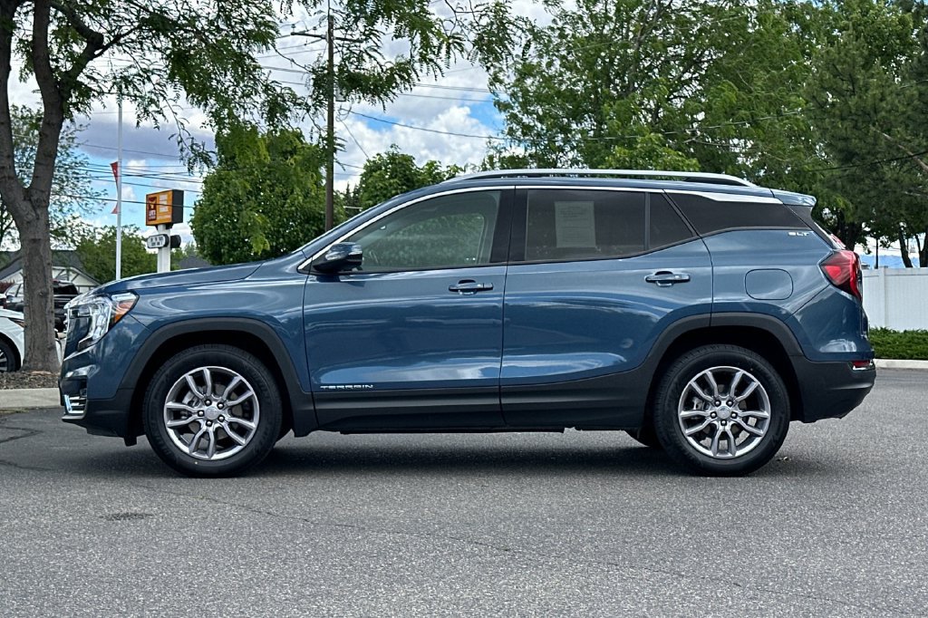 Used 2024 GMC Terrain SLT AWD/4WD image 8