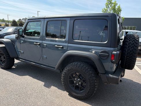 Used 2025 Jeep Wrangler Willys image 10