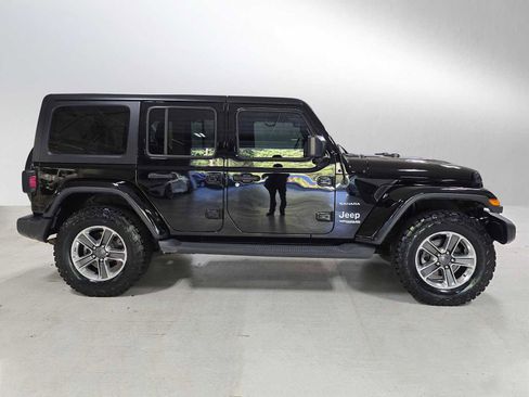 Used 2019 Jeep Wrangler Unlimited Sahara image 2
