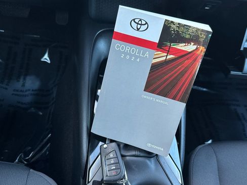 Used 2025 Toyota Corolla LE image 11