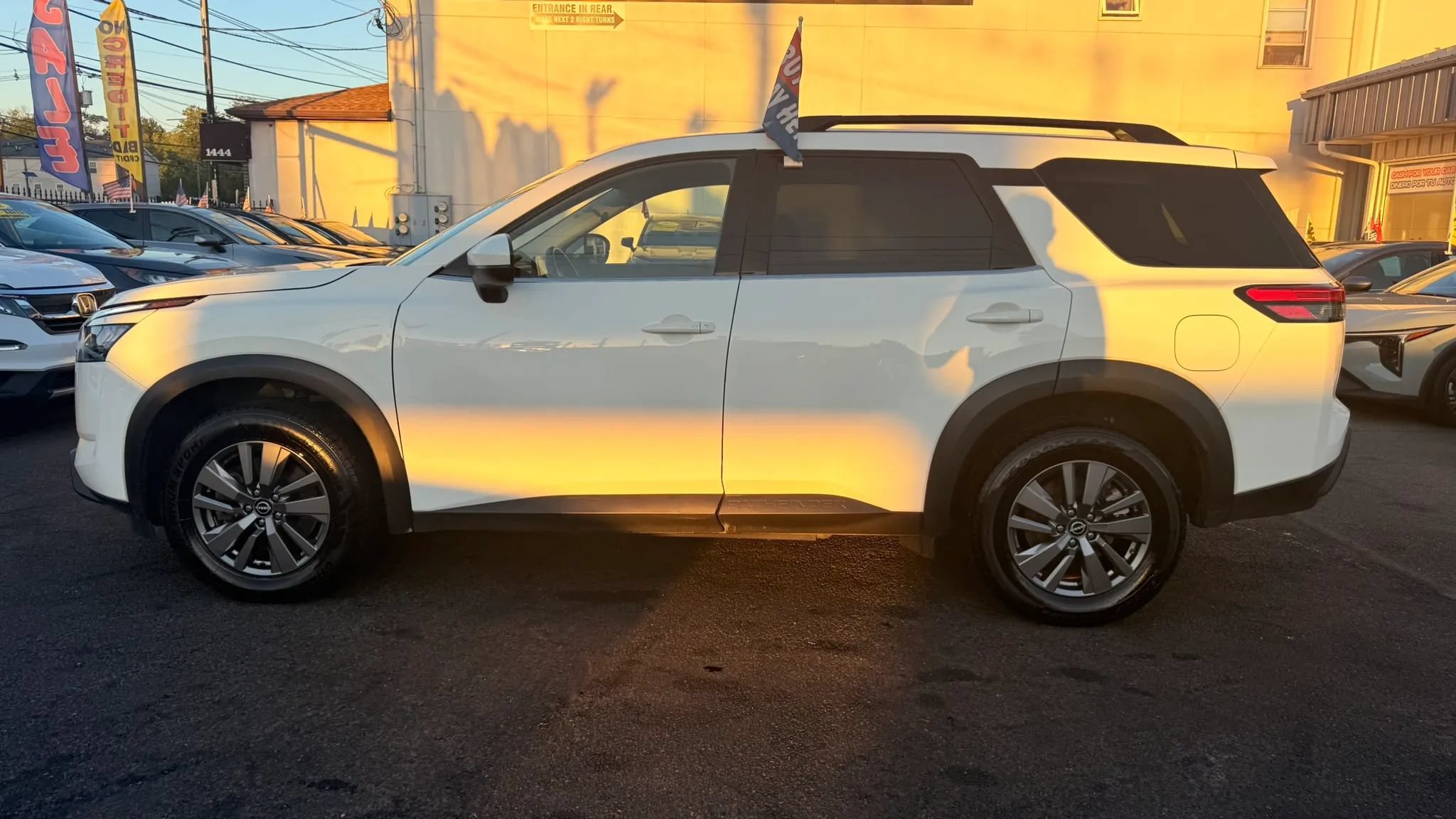 Used 2025 Nissan Pathfinder SV AWD/4WD image 10