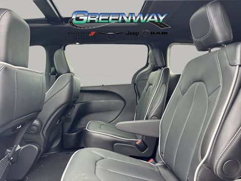 New 2026 Chrysler Pacifica Limited w/ S Appearance Package image 16