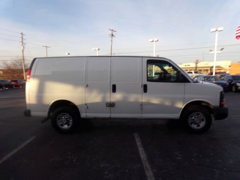 Used 2015 Chevrolet Express 2500 RWD image 5