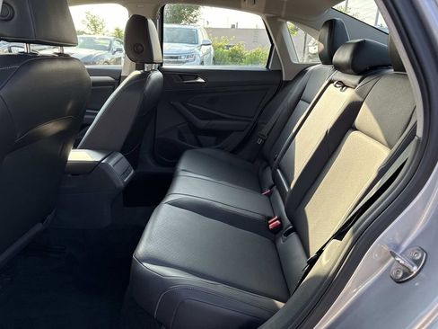 Used 2020 Volkswagen Jetta SE w/ SE Cold Weather Package FWD image 8