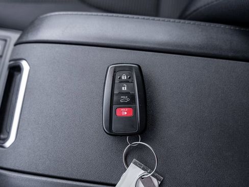 Used 2023 Toyota Highlander LE AWD/4WD image 33