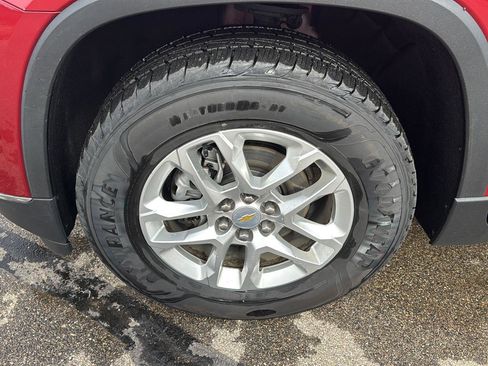 Used 2021 Chevrolet Traverse LT image 11
