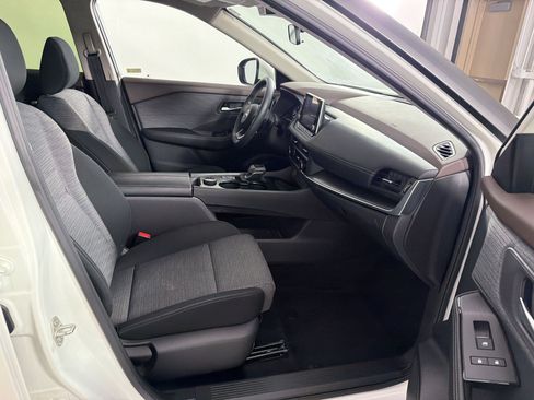 Used 2023 Nissan Rogue SV AWD/4WD image 22