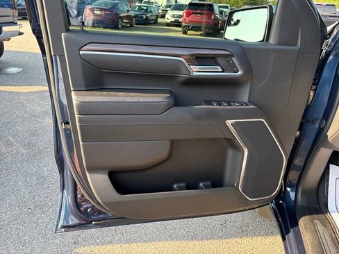 Used 2023 Chevrolet Silverado 1500 LT AWD/4WD image 7